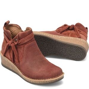 NWT Born Vaughn Distressed Suede Wedge Ankle Booties Sz 39 (US 8,5) Color Rust